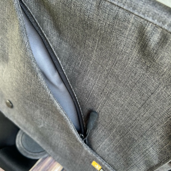 Case Logic FLXM-101 Reflexion Gray Cross Body Bag with Strap - Picture 7 of 9